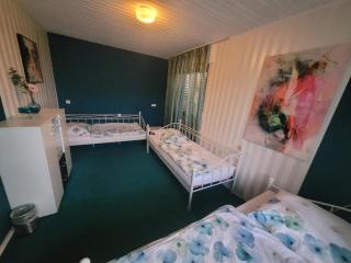 Hani's Partyhaus - 1