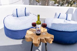 White Cave With Outdoor Hot Tub - 7