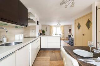 Super Central beautiful Three Bedroom - London - 7