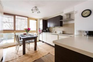 Super Central beautiful Three Bedroom - London - 4