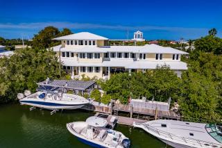 Luxury Villa-60 ft Pool-Jacuzzi-Endless Amenities- - 8