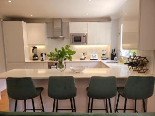 Three Bedroom Apartment by Beautiful Park - Londra - 0