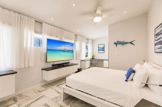 Luxury Villa-60 ft Pool-Jacuzzi-Endless Amenities- - 4