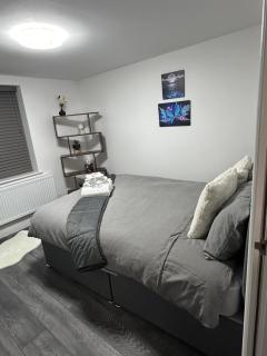 Stunning 2-flat in Leicester! - 6