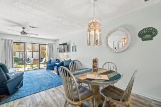 The Salty Suite Beach House- heated pool! hot tub! pet and family friendly! No elevators! Park at your door! - Panama City Beach - 2