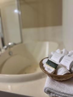 Sidney Waterfront Inn & Suites - 4