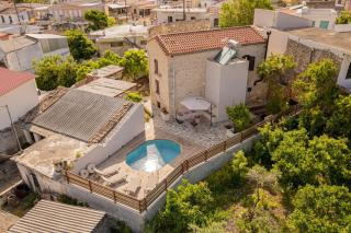 Antama Living, Luxe Stonehouse with Pool & BBQ - 0