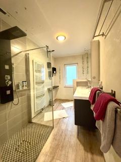 Große Wohnküche, Terrasse, Schlafzimmer am Steinhuder Meer, WLAN, Parkplatz, Fußbodenheizung, 70qm - 3