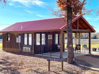 The Bobwhite Cabin 15MIN to Magnolia Baylor - - 8