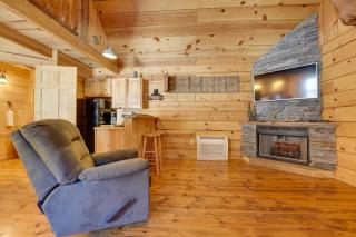 Scenic Antlers Lodge Cabin with Grill in Branson! - Branson - 3