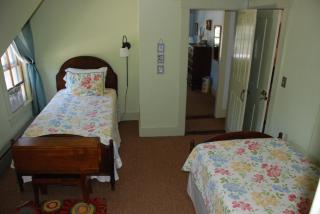 Follansbee Inn - North Sutton - 1