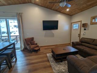 Cozy Cottage 2BD/2BA, 2 Covered Decks, Patio Dinning, Newly Built! - Pinetop-Lakeside - 9