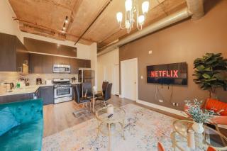 Spacious 2BR on Michigan Ave with Private Patio, Optional Parking & Gym Near McCormick Convention Center, Soldier Field and Grant Park - Chicago - 8