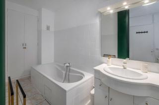 The Sunrise, Spacious, fully equipped, 2 parkings, 8p, tramway 1,2,4 - 6