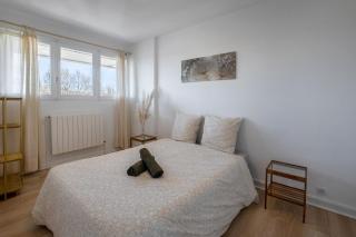 The Sunrise, Spacious, fully equipped, 2 parkings, 8p, tramway 1,2,4 - 9