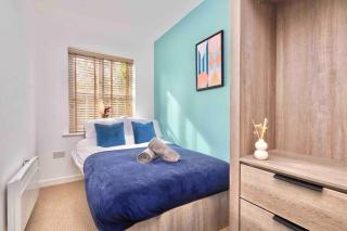 Family & Corporate Relocations - Sleeps 4 - FREE Parking - 7