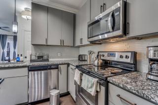 Luxurious 2BR plus Resort Style Pool - 6