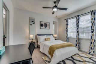 Luxurious 2BR plus Resort Style Pool - Austin - 5
