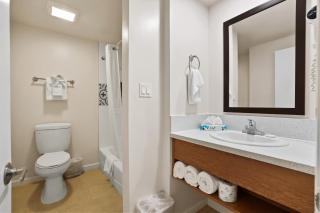 Brookhurst Plaza Inn - 1