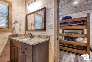 The Water Bear in Sevierville, Fabulous Luxury Indoor Pool! Fun Play Ship, Hot Tub, Theater, Game Rm - 7