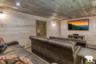 The Water Bear in Sevierville, Fabulous Luxury Indoor Pool! Fun Play Ship, Hot Tub, Theater, Game Rm - 7