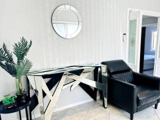 Ocean-View Retreat for Family Getaways - Cringila - 6