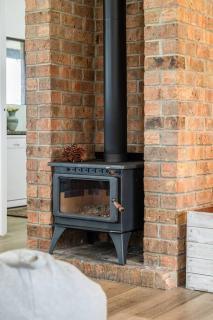 Willunga House - Fireplace Vineyard Views - Willunga - 2