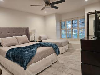 A Few Steps To Heated Pool, Tennis, Bike Trail - Scottsdale - 1