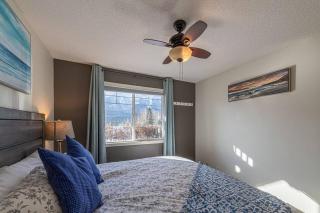 B211 MTN View ground floor town house- 2BD, Sleeps 8, hot tub, free parking, close to Banff - 3