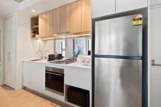 Elegant Stature Southbank Rooftop Pool Gym Balcony - 3