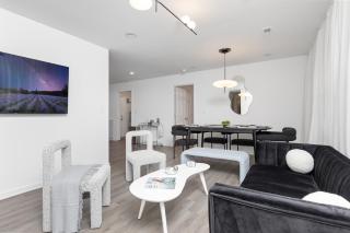 Large Modern Home King Beds Near DWTN Patio - Charlotte - 9