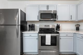 Large Modern Home King Beds Near DWTN Patio - Charlotte - 7