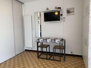 Beau studio rénové 2 pers, climatisé, proche thermes, Parc Charles de Gaulle, balcon, 2 étoiles - FR-1-553-240 - Balaruc-les-Bains - 2