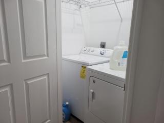 One room in a renovated duplex house near FSU - 4