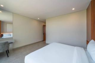 Sadila Estate 14 - Stylish and Modern 2BR Pool Loft in Berawa - Canggu - 9