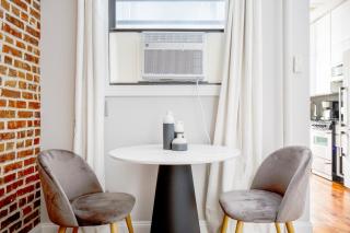 Midtown West 2br w wd Wine Fridge nr 1 Train NYC-909 - 8