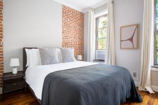 Midtown West 2br w wd Wine Fridge nr 1 Train NYC-909 - New York - 6