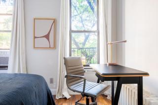 Midtown West 2br w wd Wine Fridge nr 1 Train NYC-909 - 4