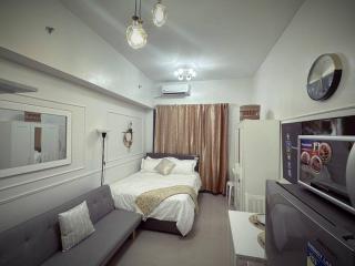 Mid-Century Extent Condo Unit @ Shore 2, MOA - Manila - 4