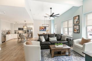 Amazing 4Bed Condo Steps from French Quarter - New Orleans - 0