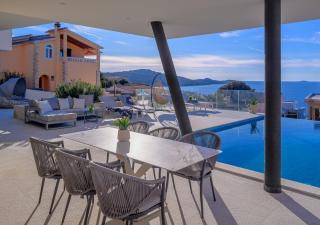 Luxury Villa Seven Seas with infinity heated pool by the sea in Ražanj - Ražanj - 2