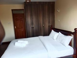 ELEGANT 3 BEDROOMS ALL ENSUITES. - 7