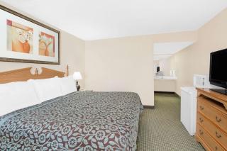 Days Inn by Wyndham Attalla - 1