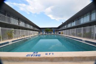 Days Inn by Wyndham Stuart - Stuart - 5