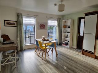 Spacious Curragh 2-bed apartment with own entrance - Brownstown Cross Roads - 5