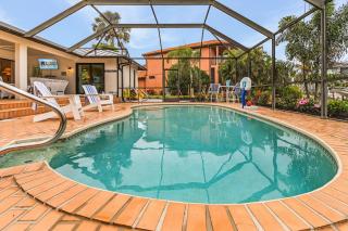 Minutes to the River! Dock, Large Lanai, Heated Pool - Margarita Villa - Cape Coral - 0