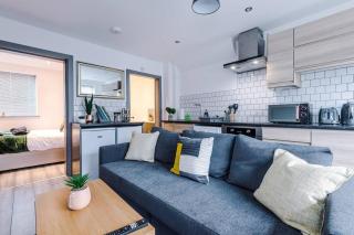 Elegant & Comfortable 1-BR Flat by Amazing Spaces Relocations Ltd - Warrington - 9