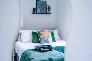 Elegant & Comfortable 1-BR Flat by Amazing Spaces Relocations Ltd - Warrington - 1