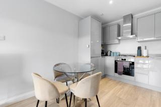 2 Bedroom Penthouse with parking High Wycombe By 360Stays - High Wycombe - 5
