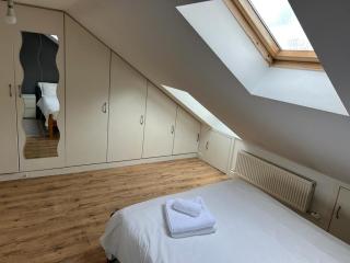 Private Studio Room With Your Shower and Kitchen - 6